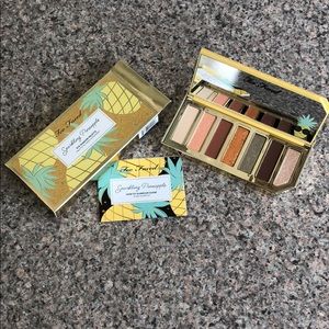 🍍🍍 New Sparkling Pineapple Eye Shadow Palette.